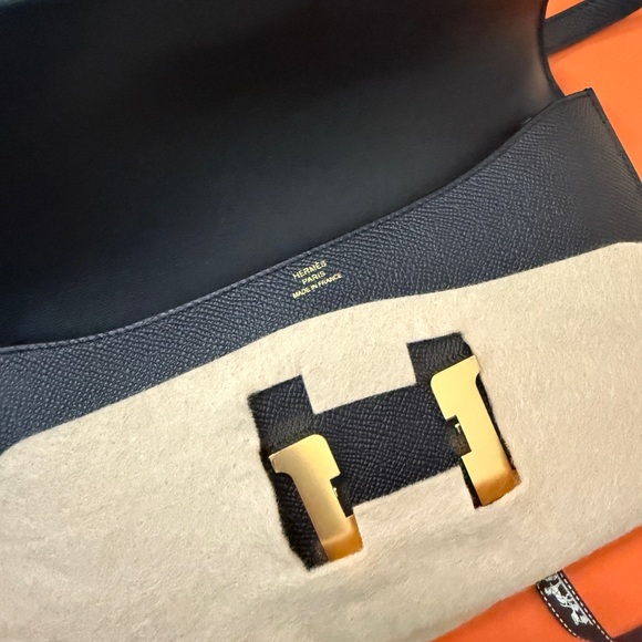 Brand New Hermes Constance Elan Purse Bag Black 
Stamp Date: 2025 - Picture 4 of 10